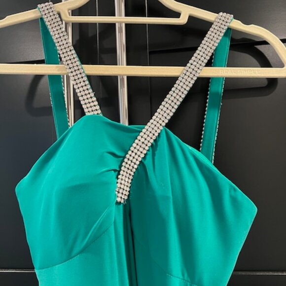 Emerald Green Evening Gown with Shawl, Size M by Janine - Picture 12 of 13